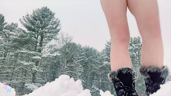 flashing hot badassgirls snowboarding while nude